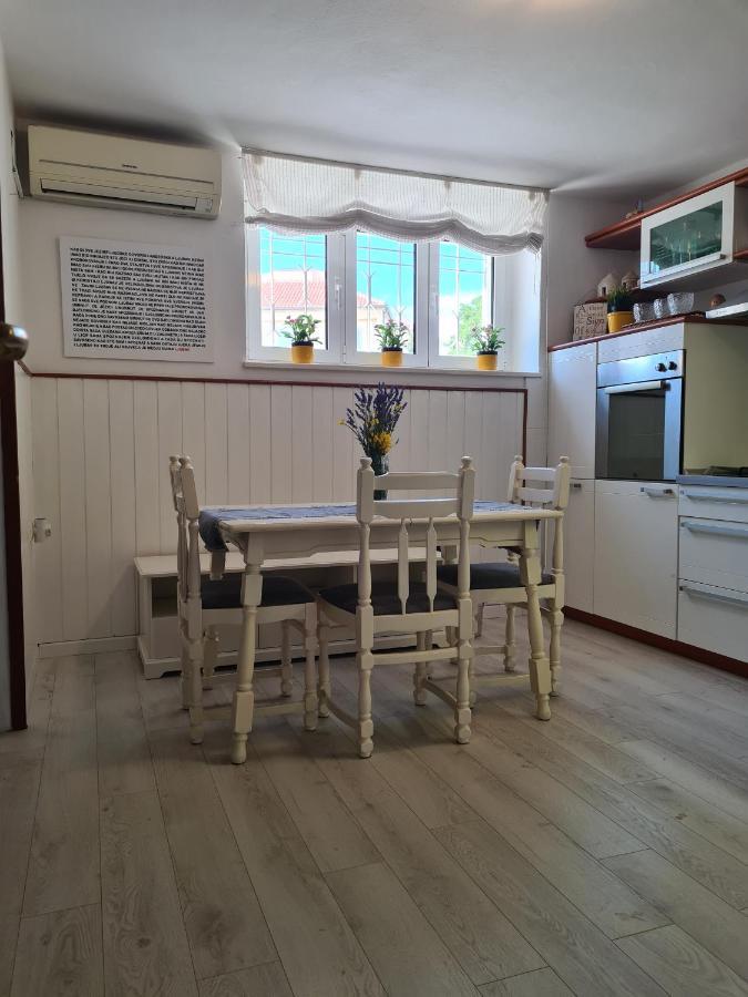 Apartmani Maretimo 프리모스턴 외부 사진